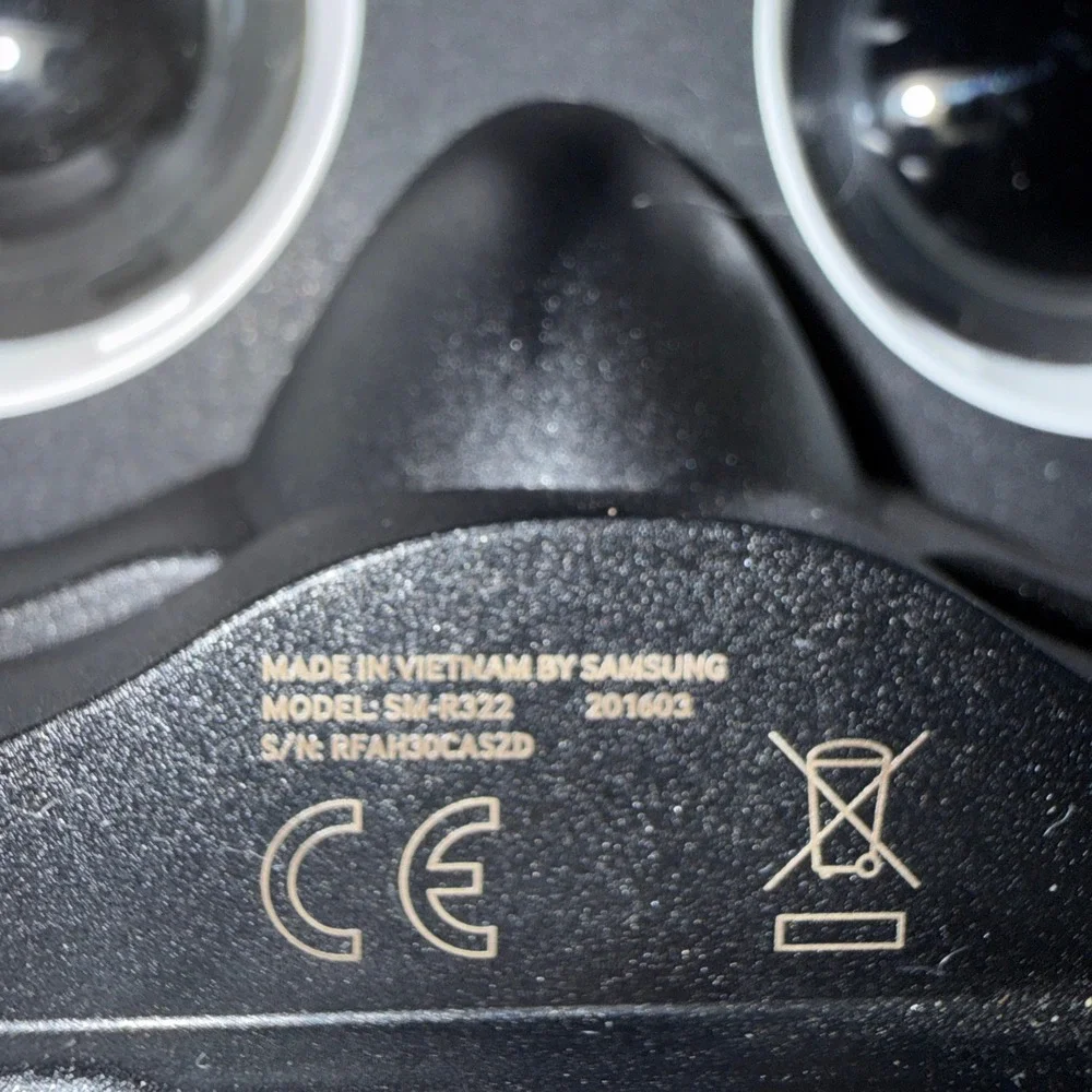 Samsung‎ Gear VR SM R322 Powered by Oculus Virtual Reality Headset White